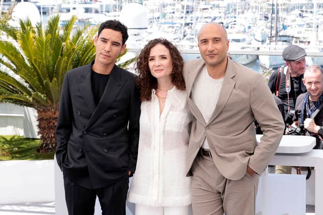 Entertainment Bilder des Tages Adam Bessa, Julie Viez und Lotfy Nathan beim Photocall zum Kinofilm Harka auf dem Festival de Cannes 2022 75. Internationale Filmfestspiele von Cannes im Palais des Festivals. Cannes, 19.05.2022