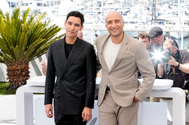 Adam Bessa und Lotfy Nathan beim Photocall zum Kinofilm Harka auf dem Festival de Cannes 2022 75. Internationale Filmfestspiele von Cannes im Palais des Festivals. Cannes, 19.05.2022