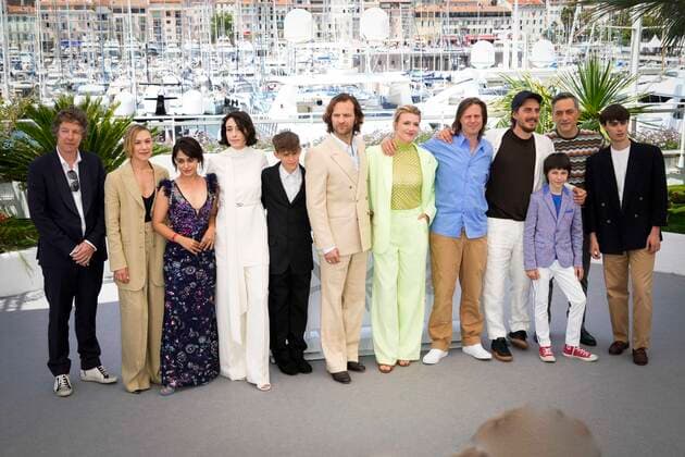 Foto IPP Daniele Cifala™ cannes 19 05 2022 The Eight Mountains (Le Otto Montagne) Photocall - The 75th Annual Cannes Film Festival - nella foto: Surakshya Panta, Ruben Impens, Elisabetta Mazzullo, Elena Lietti, Christian Sassella, Alessandro Borghi, Charlotte Vandermeersch, Felix Van Groeningen, Luca Marinelli, Lupo Barbiero, Filipo Timi and Andrea Palma Italy Photo Press - World Copyright