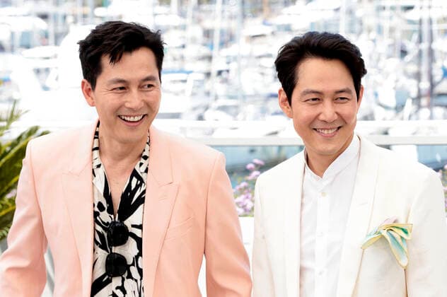 Jung Woo-sung und Lee Jung-jae beim Photocall zum Kinofilm Hunt Heon-teu auf dem Festival de Cannes 2022 75. Internationale Filmfestspiele von Cannes im Palais des Festivals. Cannes, 19.05.2022