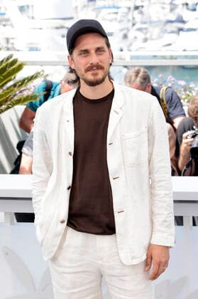 Luca Marinelli beim Photocall zum Kinofilm The Eight Mountains Le otto montagne auf dem Festival de Cannes 2022 75. Internationale Filmfestspiele von Cannes im Palais des Festivals. Cannes, 19.05.2022