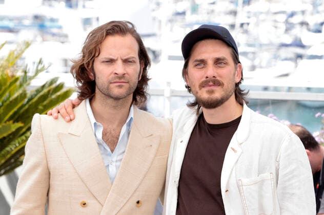 Alessandro Borghi und Luca Marinelli beim Photocall zum Kinofilm The Eight Mountains Le otto montagne auf dem Festival de Cannes 2022 75. Internationale Filmfestspiele von Cannes im Palais des Festivals. Cannes, 19.05.2022