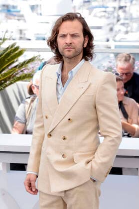 Alessandro Borghi beim Photocall zum Kinofilm The Eight Mountains Le otto montagne auf dem Festival de Cannes 2022 75. Internationale Filmfestspiele von Cannes im Palais des Festivals. Cannes, 19.05.2022