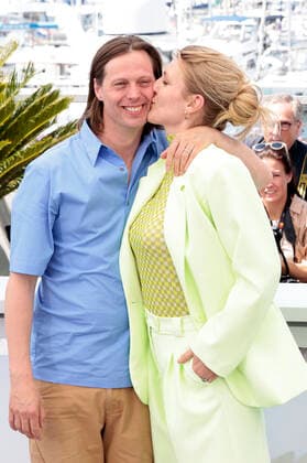 Felix van Groeningen und Charlotte Vandermeersch beim Photocall zum Kinofilm The Eight Mountains Le otto montagne auf dem Festival de Cannes 2022 75. Internationale Filmfestspiele von Cannes im Palais des Festivals. Cannes, 19.05.2022