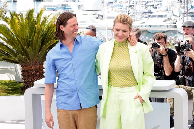 Felix van Groeningen und Charlotte Vandermeersch beim Photocall zum Kinofilm The Eight Mountains Le otto montagne auf dem Festival de Cannes 2022 75. Internationale Filmfestspiele von Cannes im Palais des Festivals. Cannes, 19.05.2022