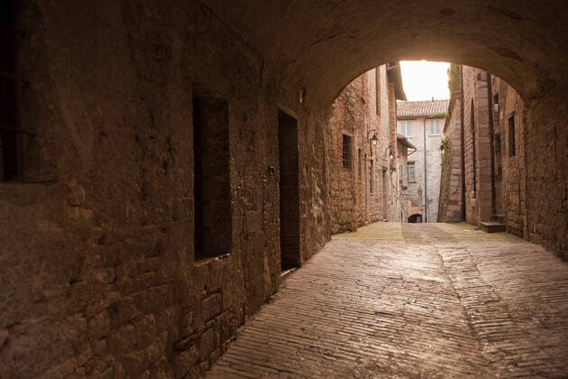 Cobbled archway in village, 21.05.2012, Copyright: xWALTERxZERLAx stone,arch,architecture,corridor,italy,tuscany,outdoors,day,walkway,nobody,travel,travel destination,gubbio,No People,Southern Europe,Italy,Umbria,Gubbio,Tuscany,Symbol,Orthographic Symbol,Numeral,Thoroughfare,Walkway,Arch ,Corridor,Rock Formation,Natural Arch,Rock,Stone,Outdoors,Day,Architecture,Travel,Place Of Interest,Travel Destinations 41wze0648rf