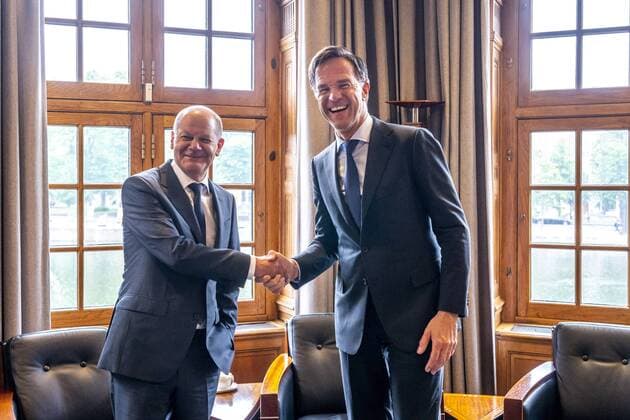 News Themen der Woche KW20 News Bilder des Tages 2022-05-19 17:37:48 THE HAGUE - Prime Minister Rutte and Chancellor Scholz during a visit by the Chancellor to our country. The first official visit of the German Chancellor is dedicated to the good bilateral relationship between the Netherlands and Germany. ANP LEX VAN LIESHOUT netherlands out - belgium out *** 2022 05 19 17 37 48 THE HAGUE Prime Minister Rutte and Chancellor Scholz during a visit by the Chancellor to our country The first official visit of the German Chancellor is dedicated to the good bilateral relationship between the Netherlands and Germany ANP LEX VAN LIESHOUT netherlands out belgium out  Copyright: xx x448834866x originalFilename: 448834866.jpg
