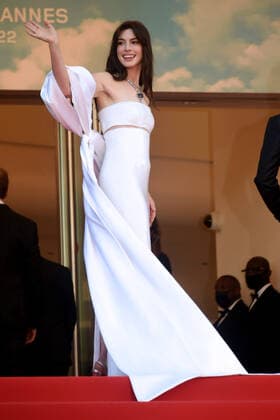75th Cannes film festival 2022, Red Carpet film - Armageddon Time. Pictured: Anne Hataway  Copyright: xAlbertoxTerenghi Cannesx2022x xix xVenezia2020x