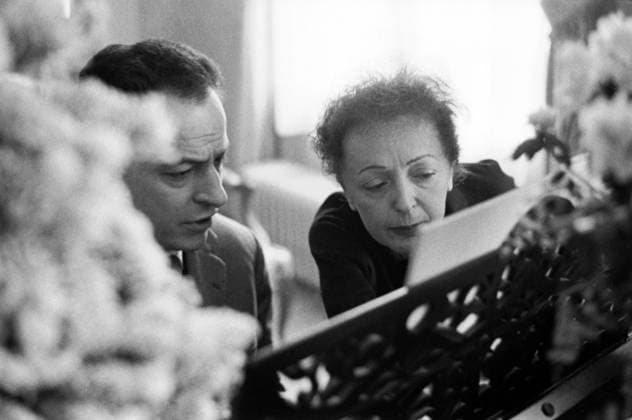 Edith Piaf with Charles Dumont With the French composer who wrote one of her most famous songs of her career: Non, je ne regrette rien . December 22, 1960 Copyright: xLucxFournol Photo12x FRN13A00_031