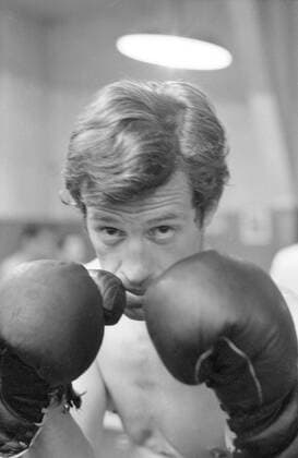 Jean-Paul Belmondo Jean-Paul Belmondo during boxing training at the Avia-Club in Paris. 21st June 1960. The Avia-Club no longer exists today. It was located near the Porte Saint-Matin. A club sharing its name still exists today at Issy-Les-Moulineaux. Copyright: xLucxFournol Photo12x FRN11A00_252