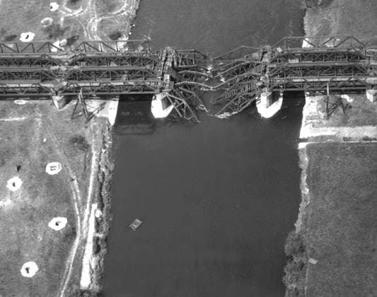 Aerial view of Torgau bridge where U.S. and Russian troops link-up, April 1945 Demolition charges, placed by retreating German troops, collapsed the center span of this bridge near Torgau (Germany) site of the first U.S.-Russian link-up (April 1945). Copyright: xPhoto12 Coll-DITE USISx DIT01122_264