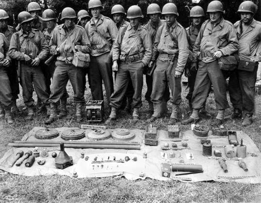 American replacements see exhibit of German mines in Normandy, July 1944 American replacements ready to move up the front in Normandy (France) study a display of German mines and charges before going into combat (July 1944) Copyright: xPhoto12 Coll-DITE USISx DIT01138_251