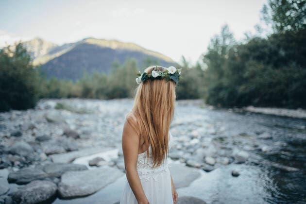 Creative Highlights Symbolbilder Woman in white dress looking back at river, Orta, Piemonte, Italy, 05.03.2019, Copyright: xGuidoxCavallinix model,beauty in nature,blond hair,caucasian ethnicity,day,dress,europe,female,feminine,focus on foreground,italy,landscape,leisure,lifestyle,long hair,looking over shoulder,March 2019 Release,mid adult woman,nature,one person,only female,only one mid adult woman,orta,outdoors,piemonte,portrait,posing,river,rural,scenics,serene people,side view,tranquil,travel,travel destination,waist up,water,wearing,white color,woman,Photographing,Posing,Looking Over Shoulder,Caucasian Ethnicity,Female,Women,Mid Adult Women,Only Mid Adult Women,One Mid Adult Woman Only,Artist s Model,Performer,Fashion Model,Femininity,Mood,Calm,Serene People,Long IS09BY5CF