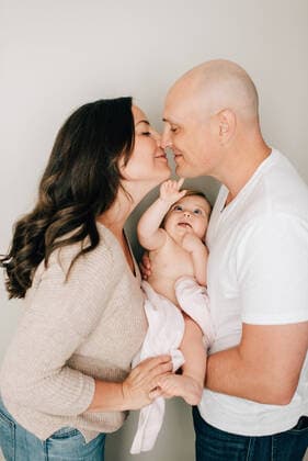 Creative Highlights Symbolbilder Mother and father nose to nose while carrying baby daughter, 29.04.2019, Copyright: xSaraxMonikax, model released, , property released, tender,35 to 39 years,40 to 44 years,6 to 12 months,at home,baby,baby girl,bathroom,bonding,both male and female,carrying in arms,casual clothing,caucasian ethnicity,child,childhood,couple,cute,daughter,each other,family with one child,father,female,happiness,heterosexual couple,house interior,indoors,innocence,leisure,lifestyle,love,male,man,mature man,May 2019 Release,mid adult woman,mother,nose to nose,nude,nurturing,real people,romance,sharing,side view,smiling,sweater,three people,togetherness,touching,t-shirt,waist up,wearing,woman,Touching,Caucasian Ethnicity,Mature Adult,40-44 Years,Mid Adult,35-3 IS09C0G8Z