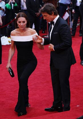 Entertainment Themen der Woche KW20 Entertainment Bilder des Tages . 19 05 2022. London, United Kingdom. Kate Middleton, the Duchess of Cambridge with Tom Cruise at the Top Gun : Maverick premiere in London.  xi-Images xPoolx IIM-23431-0058