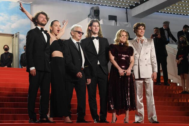 75th Cannes Film Festival 2022, red carpet Eo Pictured: Mateusz KoÅ›ciukiewicz, Sandra Drzymalska, Jeremy Thomas, Michal Dymek, Ewa Piaskowska, Lorenzo Zurzolo  Copyright: xManuelexMangiarottix xipa-agencyx xVeneziax2020x