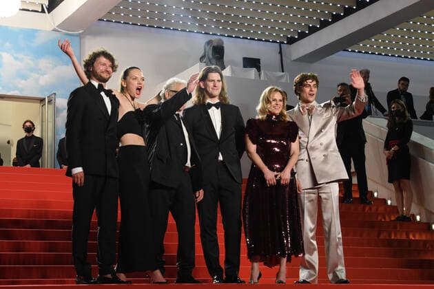 75th Cannes Film Festival 2022, red carpet Eo Pictured: Mateusz KoÅ›ciukiewicz, Sandra Drzymalska, Jeremy Thomas, Michal Dymek, Ewa Piaskowska, Lorenzo Zurzolo  Copyright: xManuelexMangiarottix xipa-agencyx xVeneziax2020x