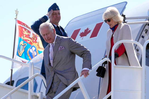 May 19, 2022, Yellowknife, NT, CANADA: Prince Charles and Camilla, Duchess of Cornwall, disembark their plane in Yellowknife during part of the Royal Tour of Canada, Thursday, May 19, 2022. Yellowknife CANADA  - ZUMAc35_ 20220519_zaf_c35_064 Copyright: xPaulxChiassonx