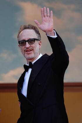 Internationale Filmfestspiele von Cannes, Armageddon Time Premiere James Gray CELEBRITES : 75Ã me Festival de Cannes - Tapis rouge du film Â« Armageddon Time Â» - 19 05 2022 NorbertScanella Panoramic 