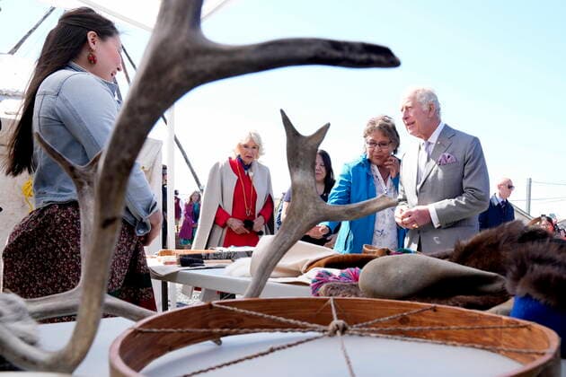 May 19, 2022, Yellowknife, NT, CANADA: Prince Charles, right, and Camilla, Duchess of Cornwall, second from left, look at a display of traditional hunting tools and clothing after arriving in Yellowknife, Northwest Territories, during part of the Royal Tour of Canada, Thursday, May 19, 2022. Yellowknife CANADA - ZUMAc35_ 20220519_zaf_c35_070 Copyright: xPaulxChiassonx