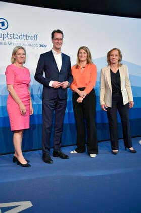Bilder des Jahres 2022, Entertainment 05 Mai Entertainment Themen der Woche KW20 News Bilder des Tages Christine Strobl, Hendrik Wüst, Tina Hassel und Patricia Schlesinger beim ARD Hauptstadttreff 2022 im ARD-Hauptstadtstudio. Berlin, 19.05.2022 *** Christine Strobl, Hendrik Wüst, Tina Hassel and Patricia Schlesinger at the ARD Capital Meeting 2022 in the ARD Capital Studio Berlin, 19 05 2022 Foto:xN.xKubelkax xFuturexImage