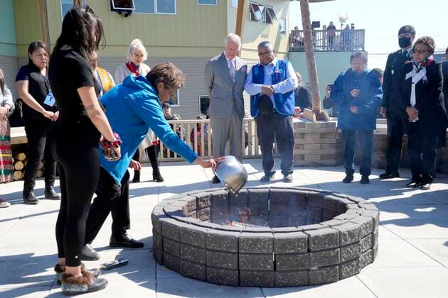 May 19, 2022, Yellowknife, NT, CANADA: Prince Charles, centre left, and Camilla, Duchess of Cornwall, fourth from left, take part in a ceremony after arriving in Yellowknife, Northwest Territories, during part of the Royal Tour of Canada, Thursday, May 19, 2022. Yellowknife CANADA - ZUMAc35_ 20220519_zaf_c35_117 Copyright: xPaulxChiassonx