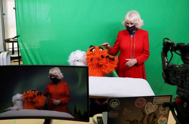 May 19, 2022, YELLOWKNIFE, NT, CANADA: Camilla, Duchess of Cornwall, stands next to puppets and a green screen, as she visits Kaw Tay Whee School on the final day of their Canadian 2022 Royal Tour in Yellowknife, Northwest Territories on Thursday May 19, 2022. YELLOWKNIFE CANADA  - ZUMAc35_ 20220519_zaf_c35_119 Copyright: xCarlosxOsoriox