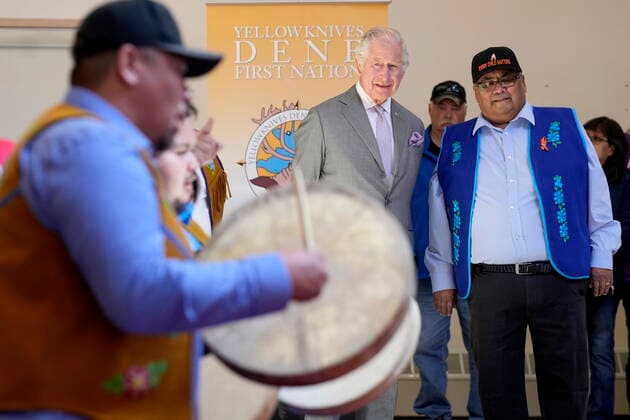 May 19, 2022, Yellowknife, NT, CANADA: Prince Charles, centre, takes in a drum dance and hand game after arriving in Yellowknife, Northwest Territories, during part of the Royal Tour of Canada, Thursday, May 19, 2022. Yellowknife CANADA - ZUMAc35_ 20220519_zaf_c35_144 Copyright: xPaulxChiassonx