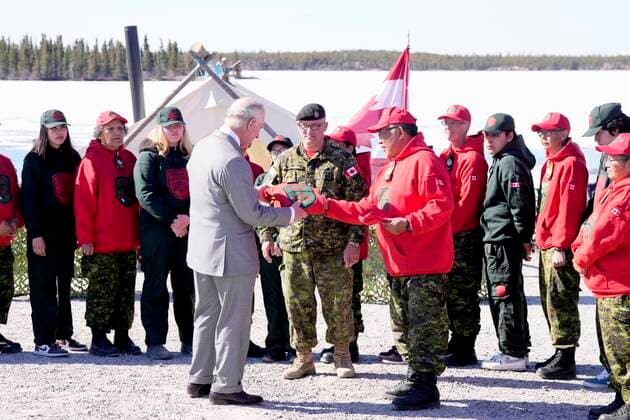 May 19, 2022, Yellowknife, NT, CANADA: Prince Charles, centre left, receives a hoodie and cap during a review of the Canadian Rangers in Yellowknife, Northwest Territories, during part of the Royal Tour of Canada, Thursday, May 19, 2022. Yellowknife CANADA - ZUMAc35_ 20220519_zaf_c35_149 Copyright: xPaulxChiassonx