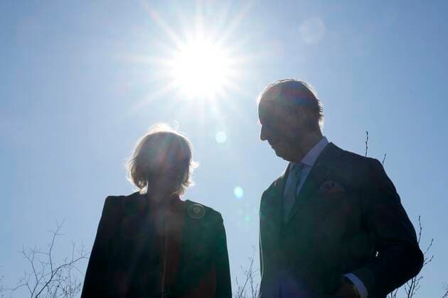 May 19, 2022, Yellowknife, NT, CANADA: Prince Charles and Camilla, Duchess of Cornwall, stand in the sun during their visit to Yellowknife, Northwest Territories, during part of the Royal Tour of Canada, Thursday, May 19, 2022. Yellowknife CANADA - ZUMAc35_ 20220519_zaf_c35_206 Copyright: xPaulxChiassonx