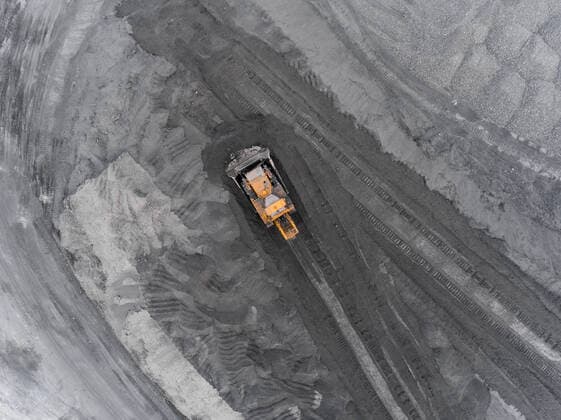 IMAGO Nature: Unsere Erde, Ressourcen, Kohle Open pit mine, breed sorting, mining coal, extractive industry anthracite , 24910180.jpg, coal, equipment, industrial, mine, black, heavy, industry, land, machinery, open, dig, digger, excavation, machine, bulldozer, dirt, earth, energy, fossil, fuel, minerals, moving, quarry, carbon, damage, ecology, exploitation, extract, loader, miner, natural, nature, opencast, soil, supply, tractor, work, excavator, pit, hard-coal, destroyed, engineer, recovery, stone, truck, mover, ore, anthracite, mining, sorting,