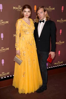 Blanca Blanco und Christophe Guillarme bei der Magnum-Party während des Festival de Cannes 2022 75. Internationale Filmfestspiele von Cannes in der Magnum Beach Lounge. Cannes, 19.05.2022