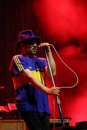 Arnim Teutoburg-Weiß von den Beatsteaks bei einem Open-Air-Konzert am Waschhaus in Potsdam, 19. Mai 2022. Beatsteaks Konzert Potsdam