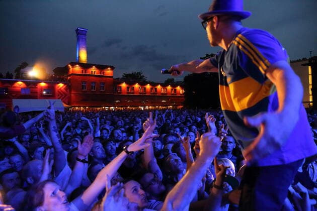 Arnim Teutoburg-Weiß von den Beatsteaks bei einem Open-Air-Konzert am Waschhaus in Potsdam, 19. Mai 2022. Beatsteaks Konzert Potsdam