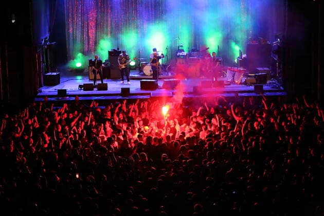Fans der Beatsteaks bei einem Open-Air-Konzert am Waschhaus in Potsdam, 19. Mai 2022. Beatsteaks Konzert Potsdam