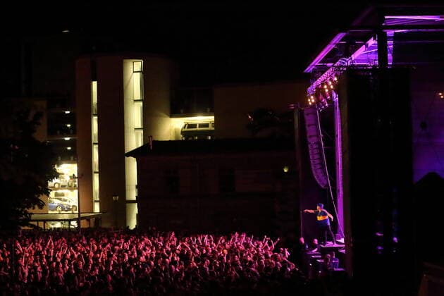 Arnim Teutoburg-Weiß von den Beatsteaks bei einem Open-Air-Konzert am Waschhaus in Potsdam, 19. Mai 2022. Beatsteaks Konzert Potsdam