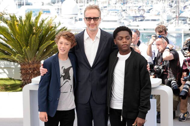 Michael Banks Repeta, James Gray und Jaylin Webb beim Photocall zum Kinofilm Armageddon Time auf dem Festival de Cannes 2022 75. Internationale Filmfestspiele von Cannes am Palais des Festivals. Cannes, 20.05.2022
