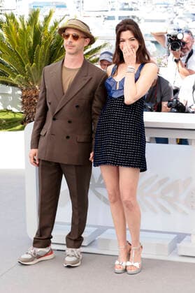 Jeremy Strong und Anne Hathaway beim Photocall zum Kinofilm Armageddon Time auf dem Festival de Cannes 2022 75. Internationale Filmfestspiele von Cannes am Palais des Festivals. Cannes, 20.05.2022