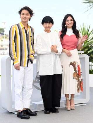 Japanese actor Hayato Isomura, director Chie Hayakawa and actress Stefanie Arianne attend the photo call for Plan 75 at Palais des Festivals at the 75th Cannes Film Festival, France on Friday, May 20, 2022.  CAN20220520127 RUNExHELLESTAD