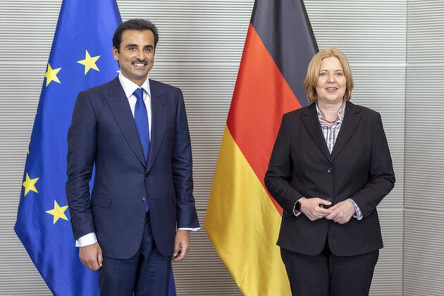 News Themen der Woche KW20 News Bilder des Tages Bundestagspraesidentin Baerbel Bas, MdB, SPD, empfaengt den Emir des Staates Katar, Scheich Tamim Bin Hamad Al Thani. Berlin Deutschland *** President of the Bundestag Baerbel Bas, MdB, SPD, receives the Emir of the State of Qatar, Sheikh Tamim Bin Hamad Al Thani Berlin Germany Copyright: xThomasxImo photothek.netx