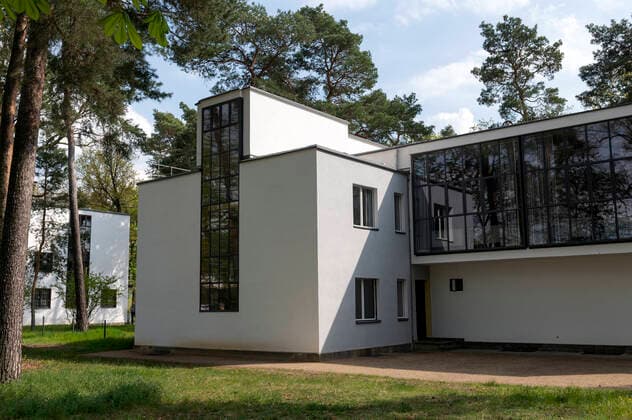 Dessau Saxony Anhalt Germany April 2022 Bauhaus style architecture building. The Bauhaus buildings in the city are part of the UNESCO World Heritage site. Meisterhäuser Bruno Fioretti Marquez Dessau Sachsen Anhalt Deutschland April 2022 Architekturgebäude im Bauhaus-Stil. Die Bauhaus-Gebäude in der Stadt sind Teil des UNESCO-Weltkulturerbes.