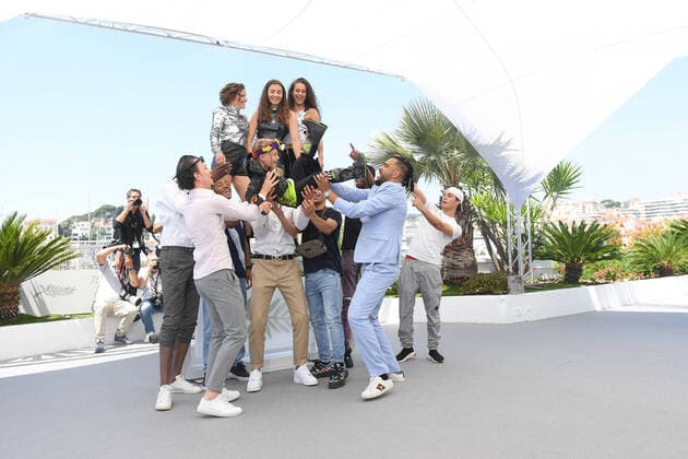Entertainment Themen der Woche KW20 Entertainment Bilder des Tages 75eme Festival International du Film de Cannes. Photocall. Festival de Cannes 2022 - The 75th annual Cannes film festival 2022 in Cannes - France - photocall of Rodeo - Mustapha Dianka; Mohamed Bettahar. Front : Chris Makodi, Louis Sotton, Junior Correia, Yanis Lafki, Ahmed Hamdi; Dave Nsaman Okebwan 280435 2022-05-20 Cannes France  Copyright: xLionelxGuericolas MPPx STAR_280435_030