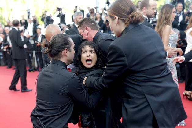 75eme Festival International du Film de Cannes. Montee des marches du film Trois Mille Ans A T Attendre . Happening: Manifestante contre le viol. 75th Cannes International Film Festival. Red Carpet of the film Three Thousand Years Waiting for You 280438 0000-00-00 Cannes France _sans_perso  Copyright: xTerencexBaelenx STAR_280438_005