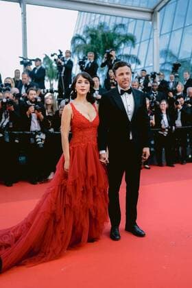 Internationale Filmfestspiele von Cannes, Three Thousand Years of Longing Premiere 75eme Festival International du Film de Cannes. Montee des marches du film Trois Mille Ans A T Attendre . 75th Cannes International Film Festival. Red Carpet of the film Three Thousand Years Waiting for You 280443 2022-05-20 Cannes France Affleck, Casey; Cowan, Caylee  Copyright: xTerencexBaelenx STAR_280443_035