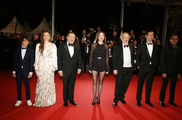 Internationale Filmfestspiele von Cannes, Premiere Frere et Soeur May 20, 2022, CANNES, FRANCE: Patrick Timsit, Arnaud Desplechin, Marion Cotillard, Benjamin Siskou attends the screening of Brother And Sister (Frere Et Soeur) during the 75th annual Cannes film festival at Palais des Festivals on May 20, 2022 in Cannes, France. CANNES FRANCE - ZUMAs181 20220520_zea_s181_135 Copyright: xImagespacex