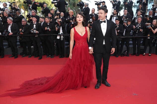 Caylee Cowan und Casey Affleck bei der Premiere des Kinofilms Three Thousand Years of Longing auf dem Festival de Cannes 2022 75. Internationale Filmfestspiele von Cannes im Palais des Festivals. Cannes, 20.05.2022