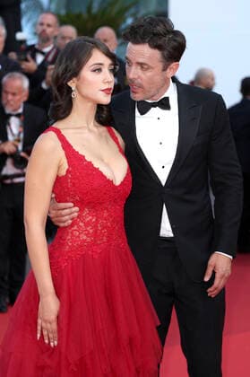 Caylee Cowan und Casey Affleck bei der Premiere des Kinofilms Three Thousand Years of Longing auf dem Festival de Cannes 2022 75. Internationale Filmfestspiele von Cannes im Palais des Festivals. Cannes, 20.05.2022