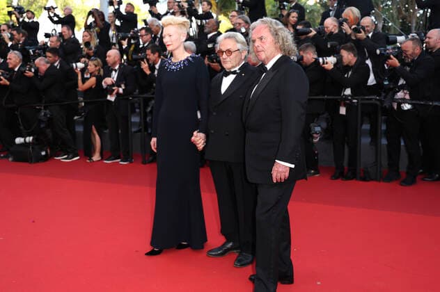 Tilda Swinton, George Miller und Doug Mitchell bei der Premiere des Kinofilms Three Thousand Years of Longing auf dem Festival de Cannes 2022 75. Internationale Filmfestspiele von Cannes im Palais des Festivals. Cannes, 20.05.2022