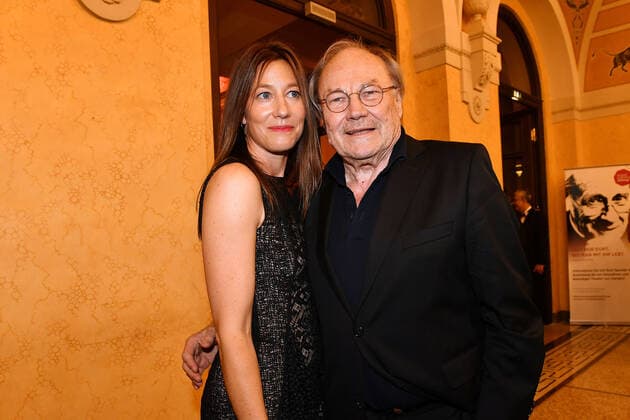 Johanna Wokalek und Klaus Maria Brandauer bei der Verleihung Bayerischer Filmpreis 2022 am 20.05.2022 im Prinzregententheater in München Bayerischer Filmpreis 2022 in Muenchen