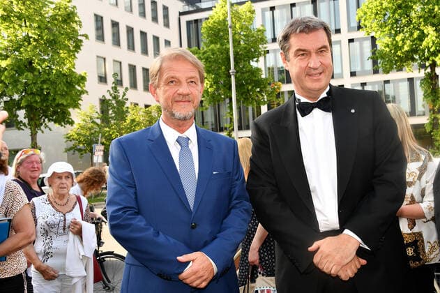Sönke Wortmann und Markus Söder bei der Verleihung Bayerischer Filmpreis 2022 am 20.05.2022 im Prinzregententheater in München Bayerischer Filmpreis 2022 in Muenchen